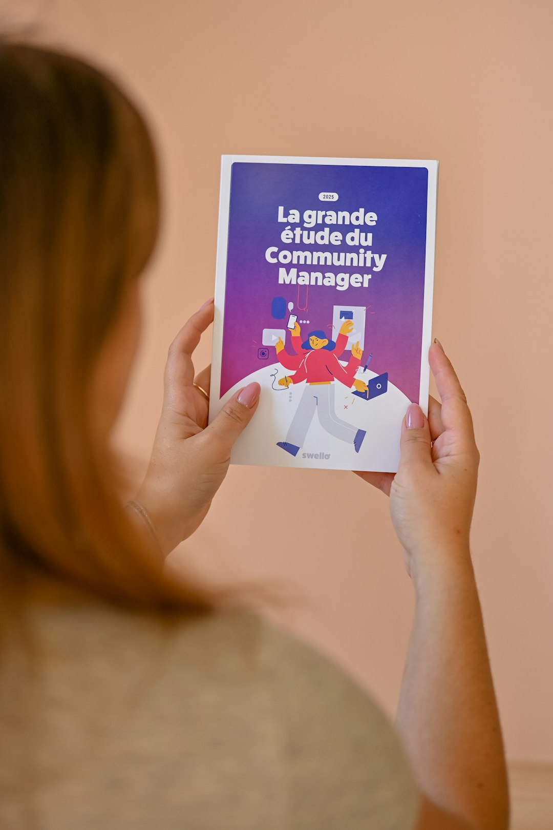 home-services-03 woman-holding-a-booklet-about-community-management-xlmtjvpj-ug